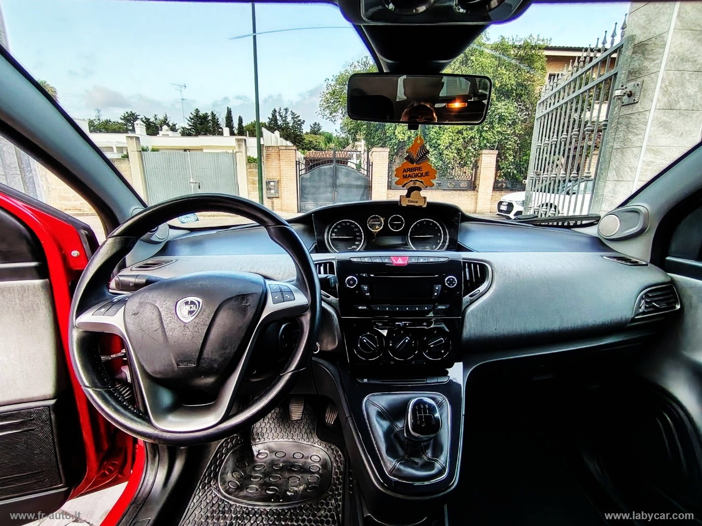 Ypsilon 1.2 69 CV 5p. GPL Ecochic Gold - immagine 4