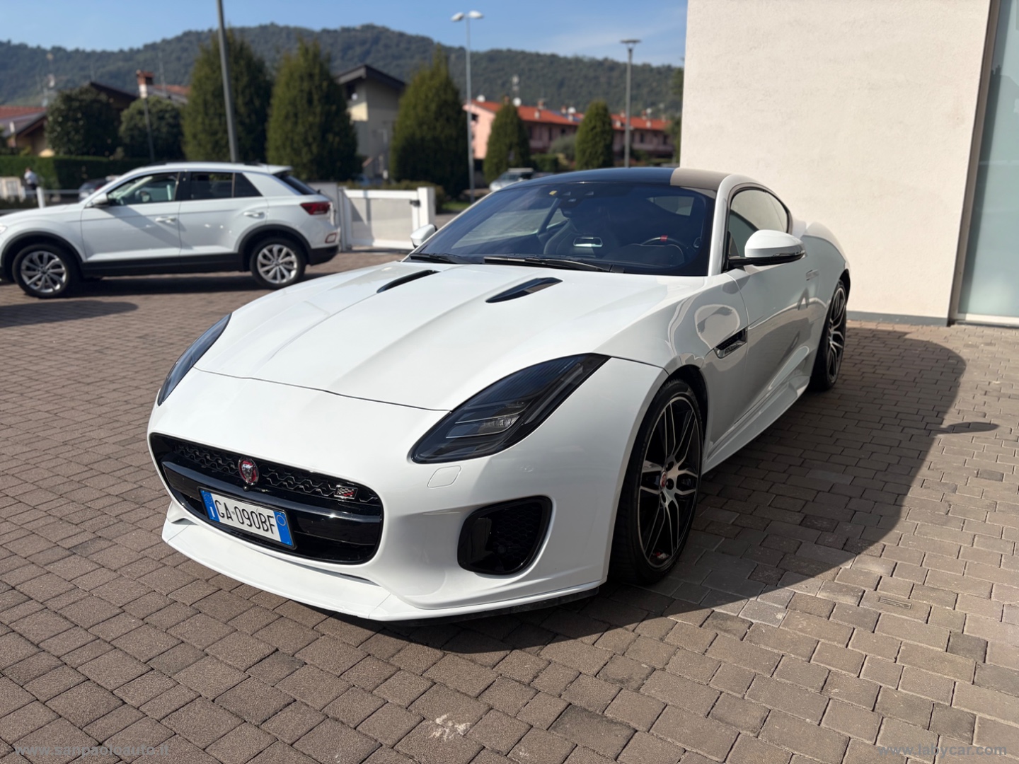 F-Type 2.0 aut. Coupé Chequered Flag - immagine 4
