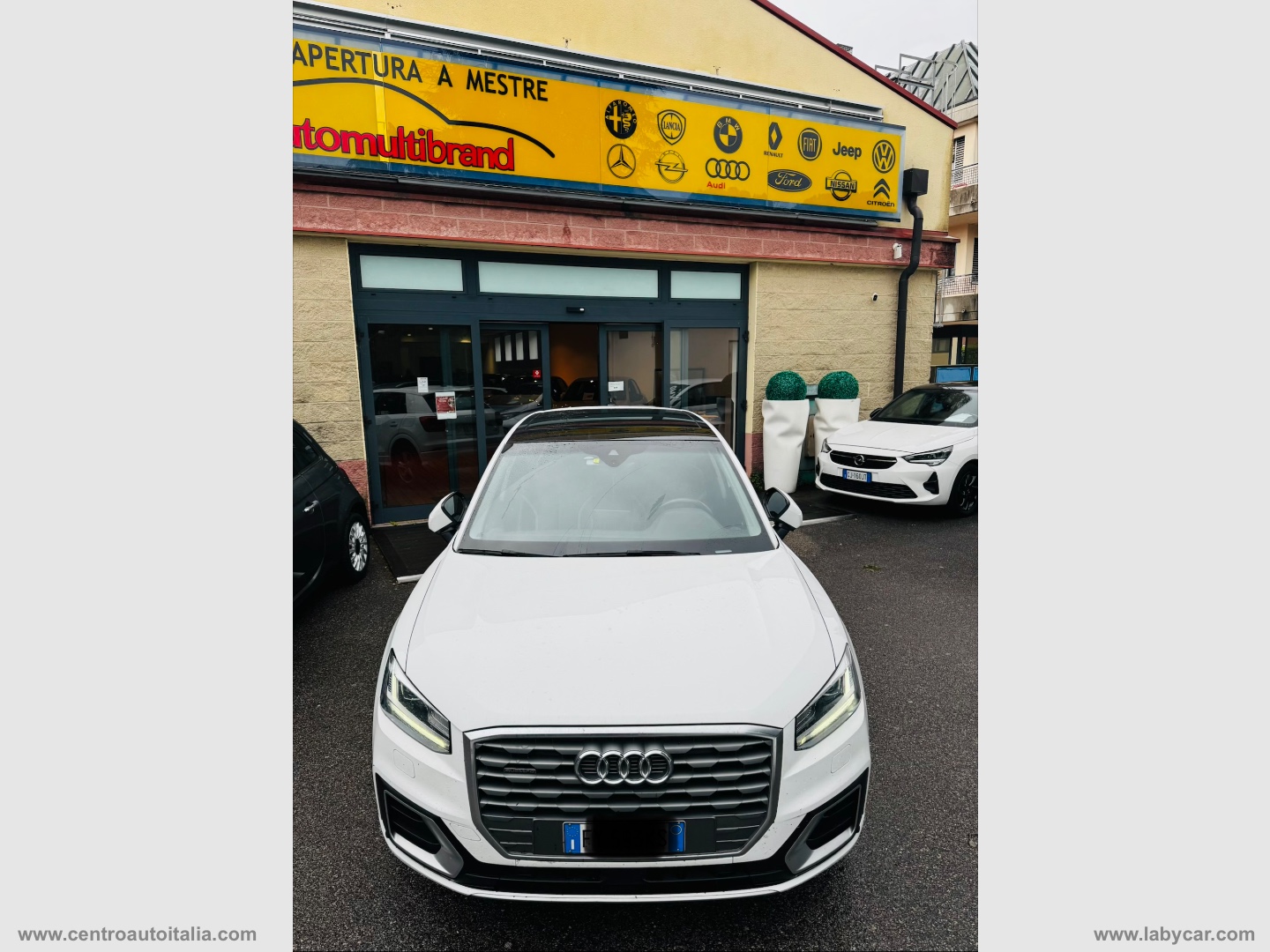 Q2 35 TDI S tronic Identity Black - immagine 4