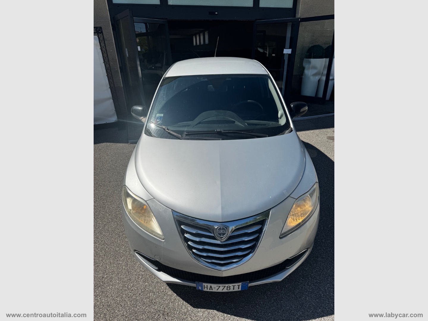 Ypsilon 0.9 T.Air 85 CV 5p. S&S Silver - immagine 4