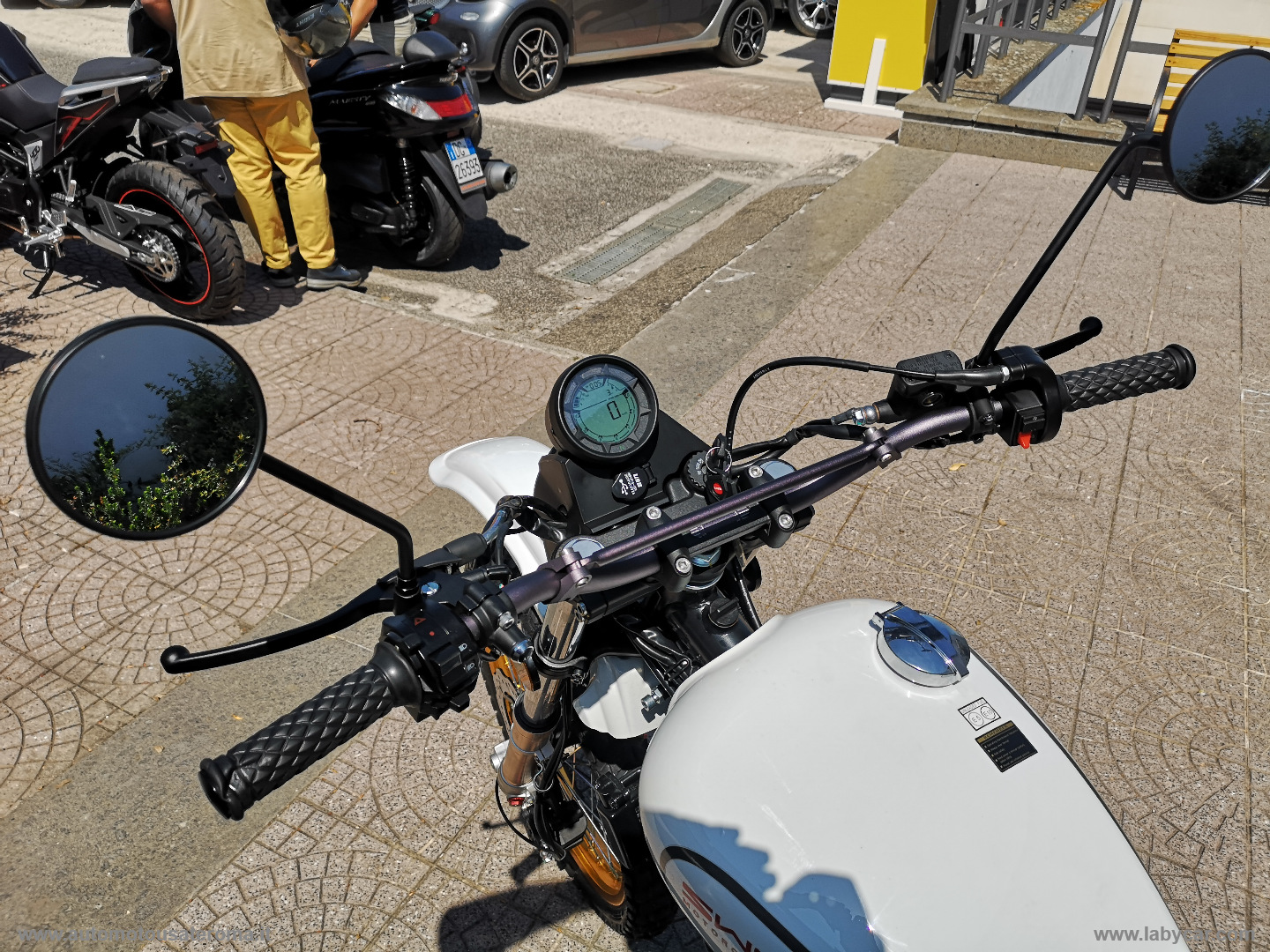 Silver Vase 650 / T RATE AUTO MOTO SCOOTER - immagine 4