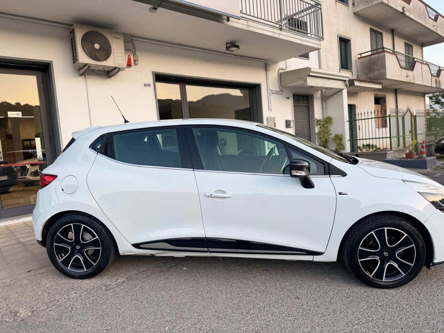 Clio dCi 8V 90 CV S&S 5p. Energy Duel PRONTA CONSEGNA - immagine 4