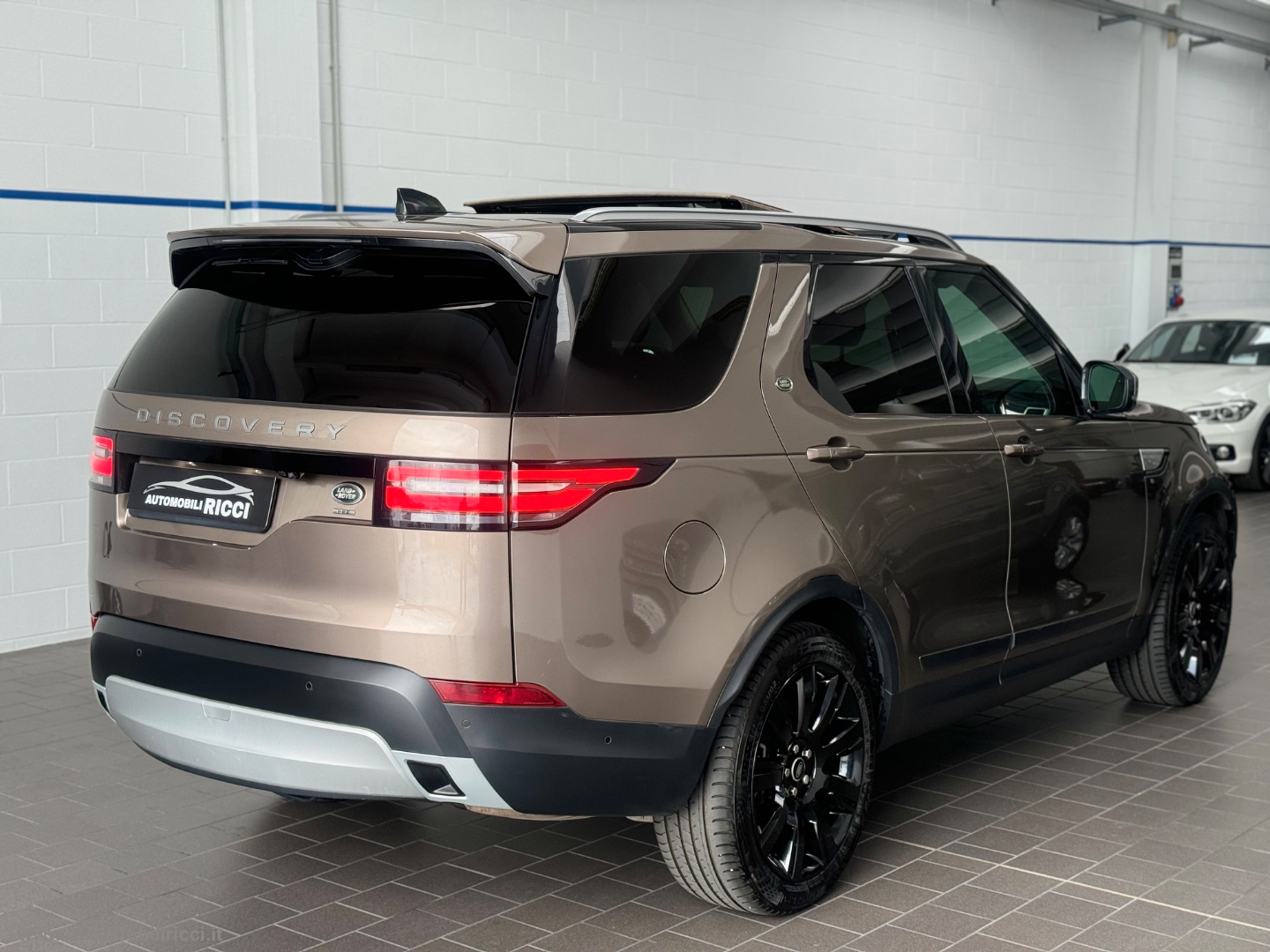 Discovery 2.0 SD4 240 CV HSE Luxury 7 POSTI - immagine 4