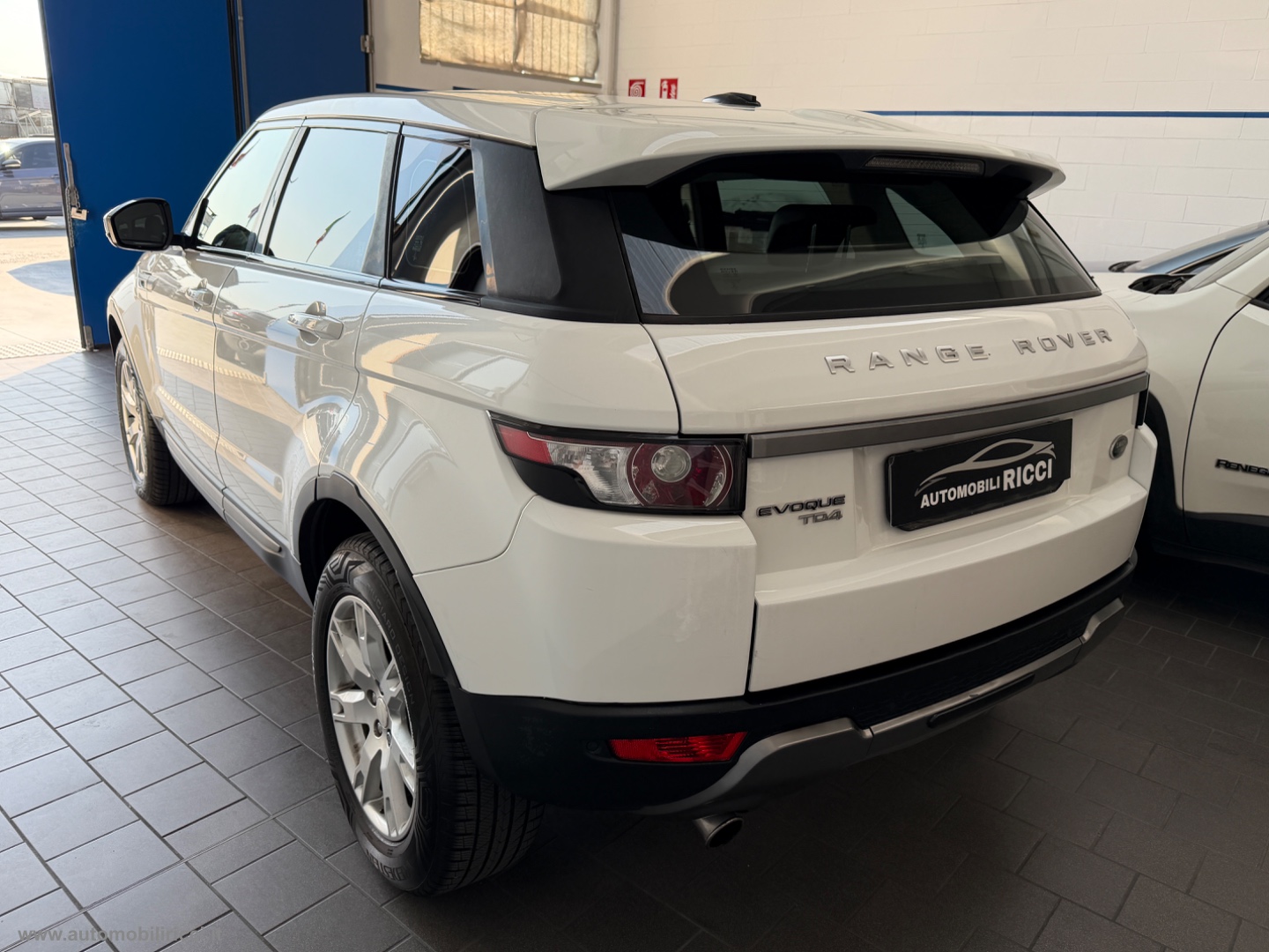 RR Evoque 2.2 TD4 5p. Prestige - immagine 4
