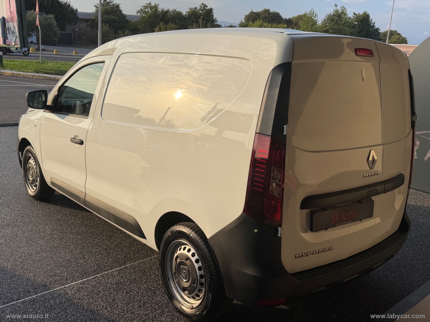 Express 1.4 Blue dCi 75 Van - immagine 4