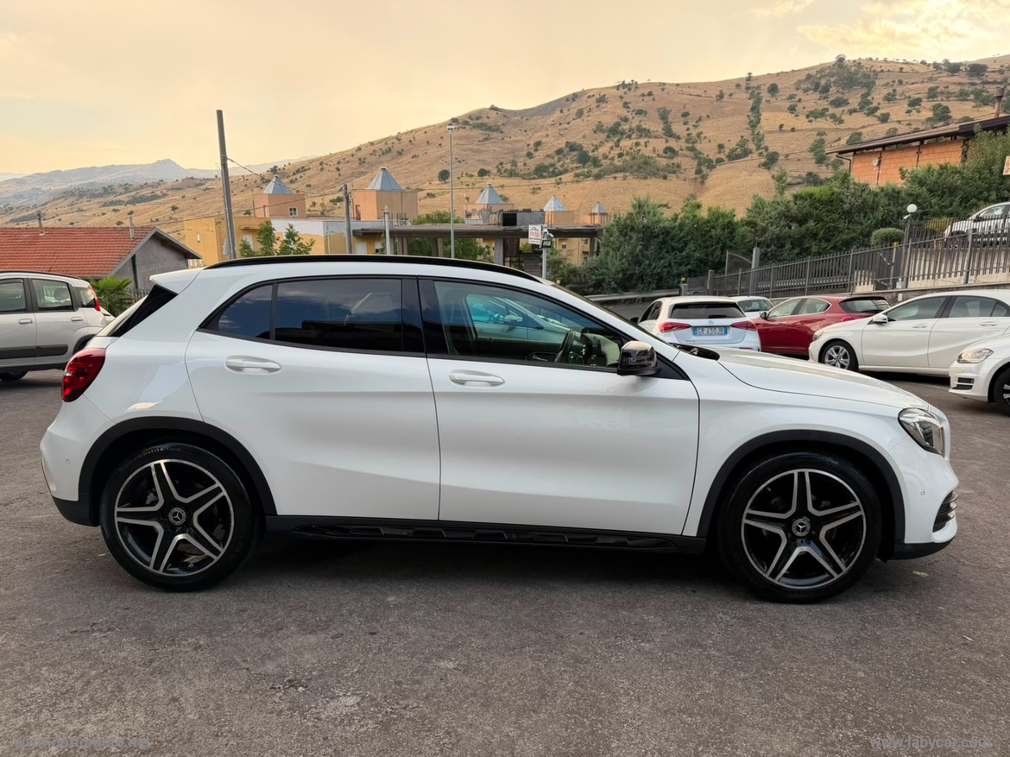 GLA 200 d Automatic 4Matic Premium - immagine 4