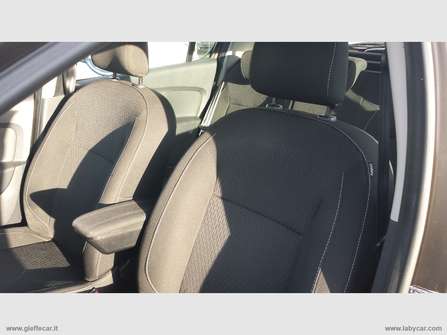 Sandero 1.0 SCe 12V 75 CV Lauréate - immagine 5