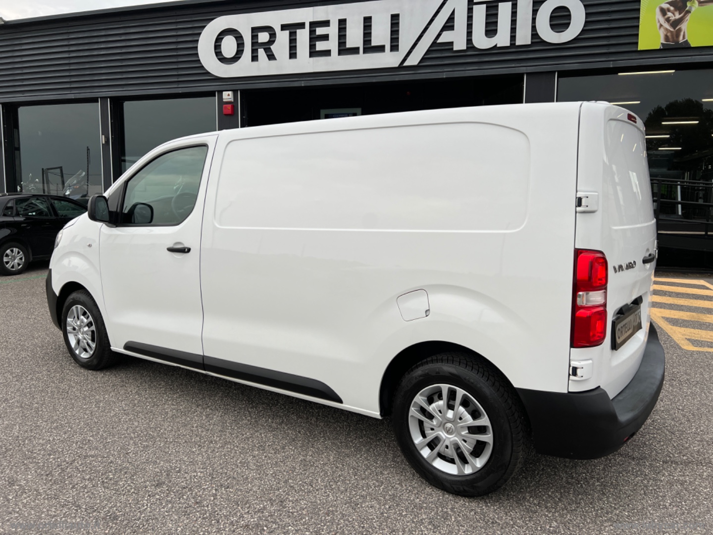 Vivaro 2.0D180S&S AT8 PL-TN M Fur. Enjoy + IVA - immagine 5