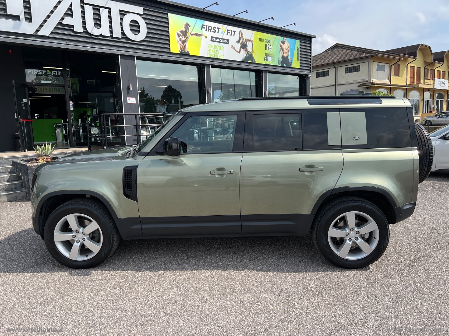 Defender 110 3.0D I6 250 CV AWD Auto SE - immagine 5