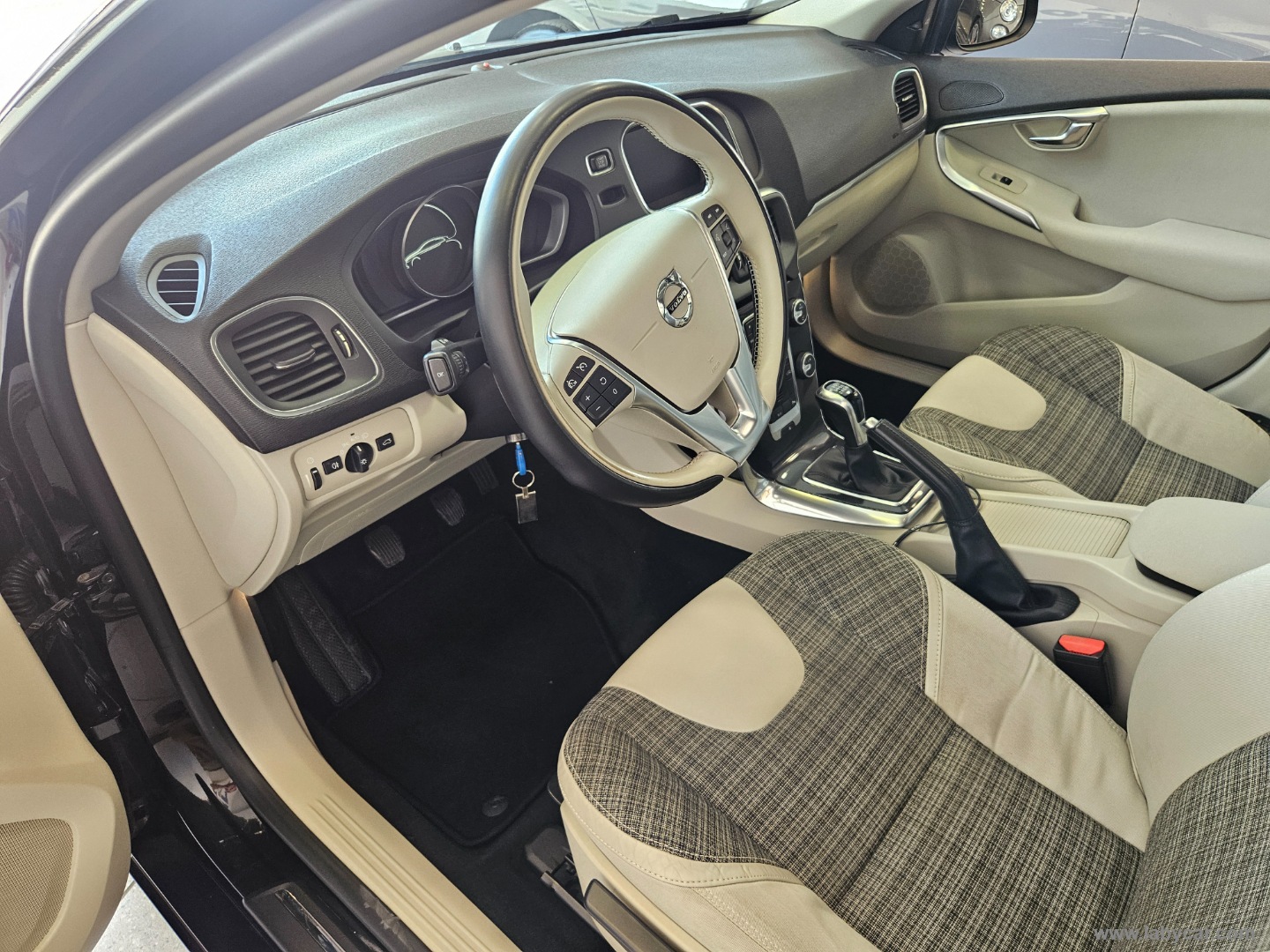 V40 D2 Momentum - immagine 5