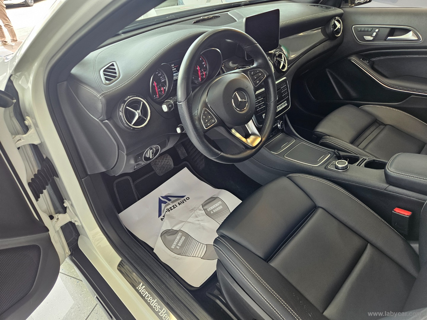 GLA 200 d Automatic 4Matic Premium - immagine 5