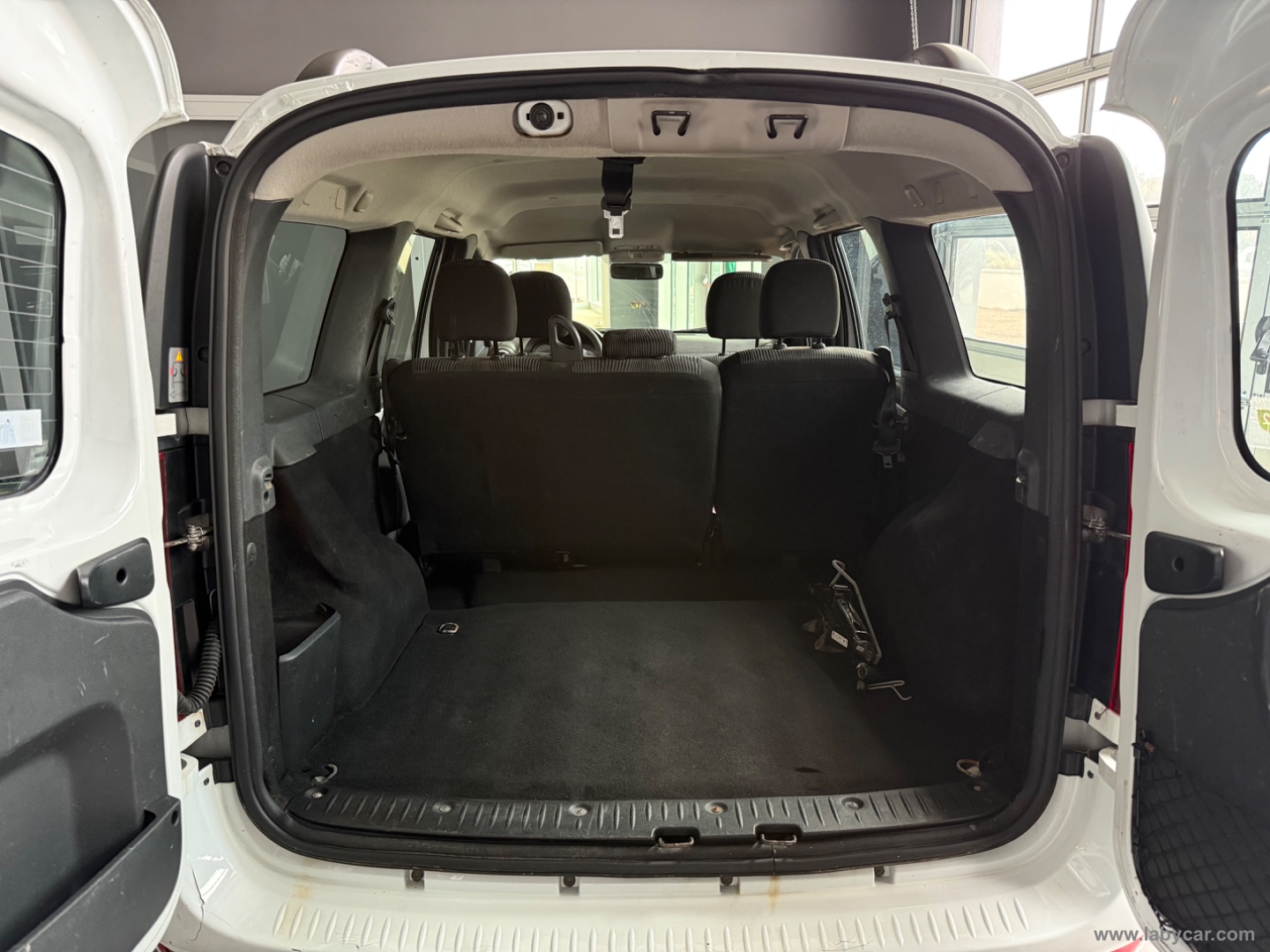 Logan MCV 1.5 dCi 90 CV 5p.ti Blackline - immagine 5