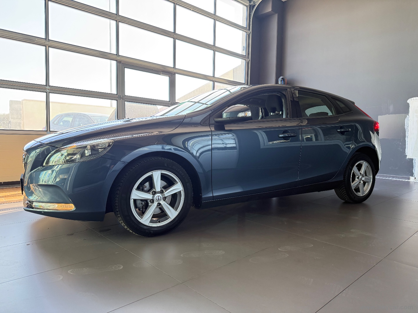 V40 D2 Momentum N1 GANCIO TRAINO - immagine 5