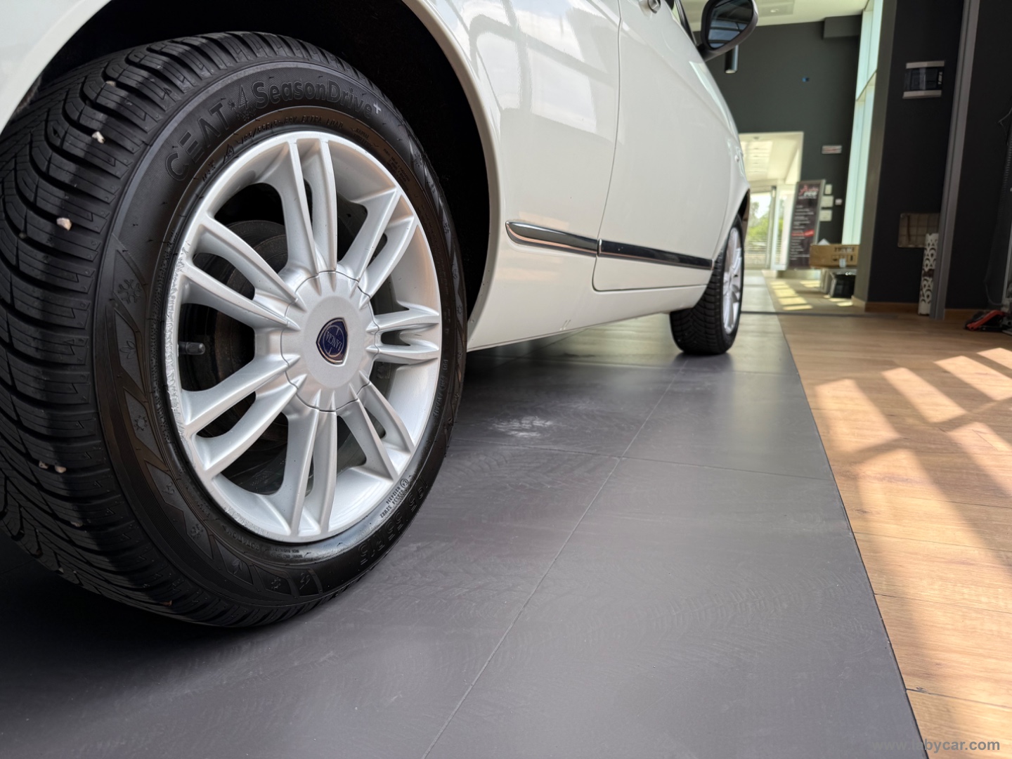 Ypsilon 1.4 Argento Ecochic GPL - immagine 5