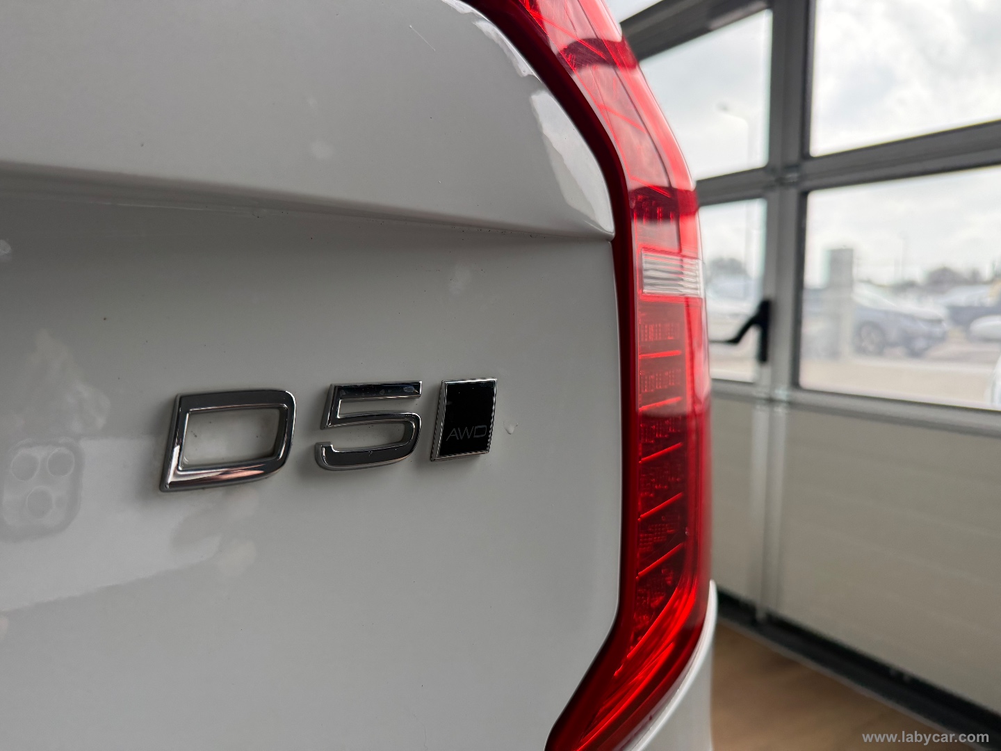 XC90 D5 AWD Geartronic 7 posti Momentum - immagine 5