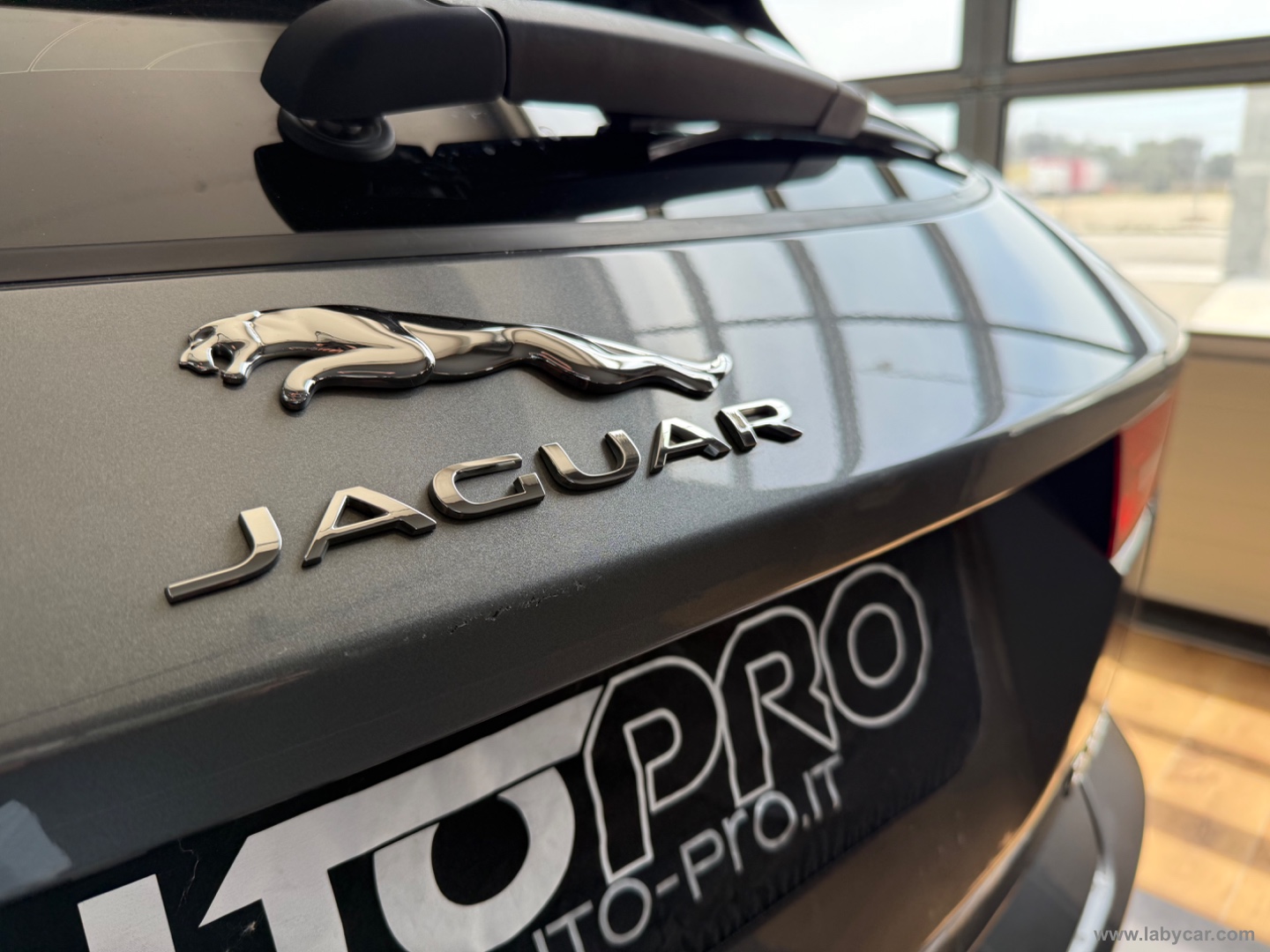 E-Pace 2.0D 150CV AWD aut. - immagine 5