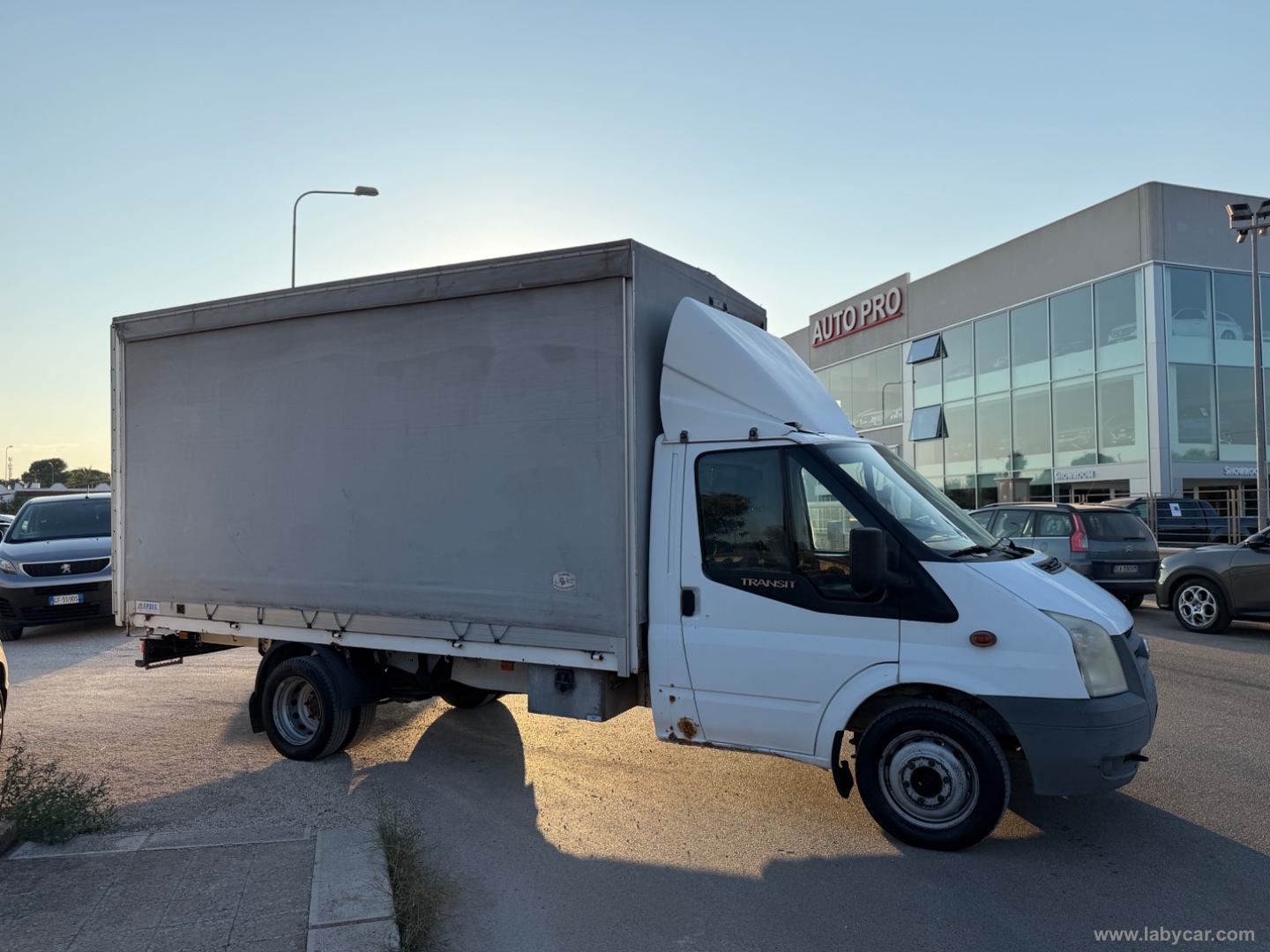 Transit 350L 2.4 TDCi/115 PL-RG Cabinato - immagine 5