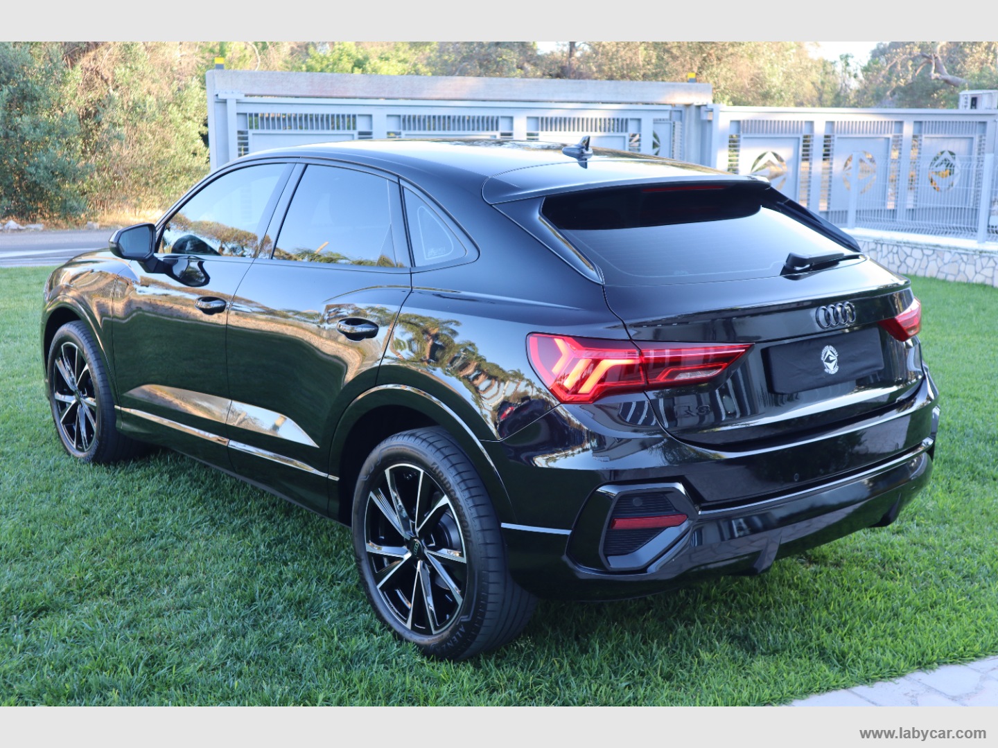 Q3 SPB 35 TDI S tronic Identity Black - immagine 5