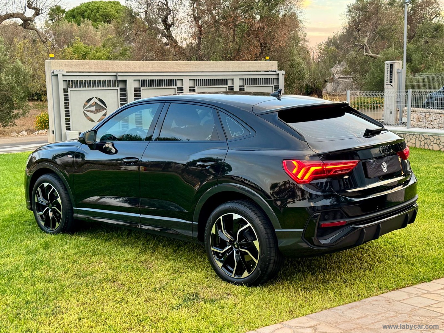 Q3 SPB 35 TDI S tronic S line edition IDENTITY BLACK - immagine 5