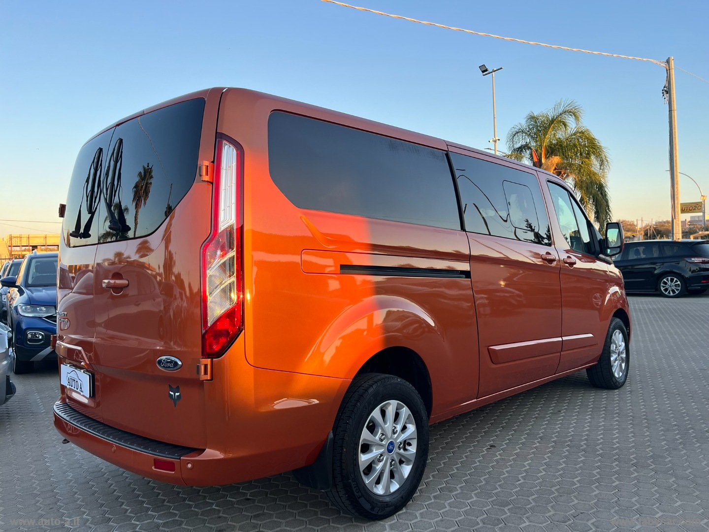 TRANSIT CUSTOM 2.0 TDCI 170 CV TITANIUM 5 POSTI - immagine 5