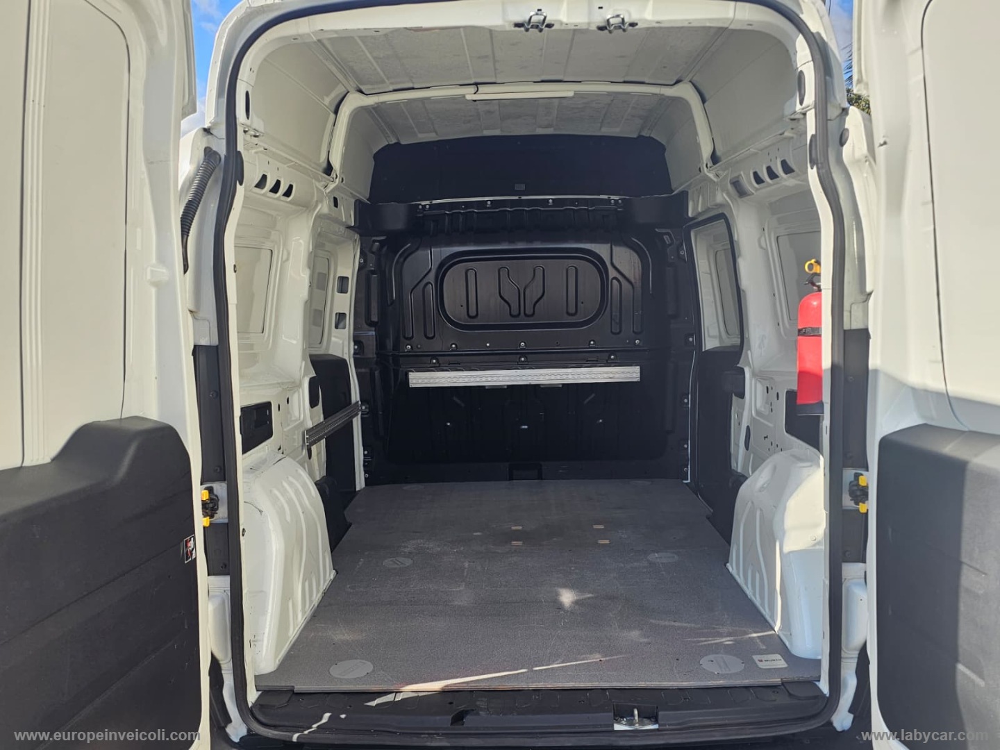 Doblò 1.6 MJT 105 PL-TA Cargo MaxiXL Bus FIAT DOBLO' - immagine 5