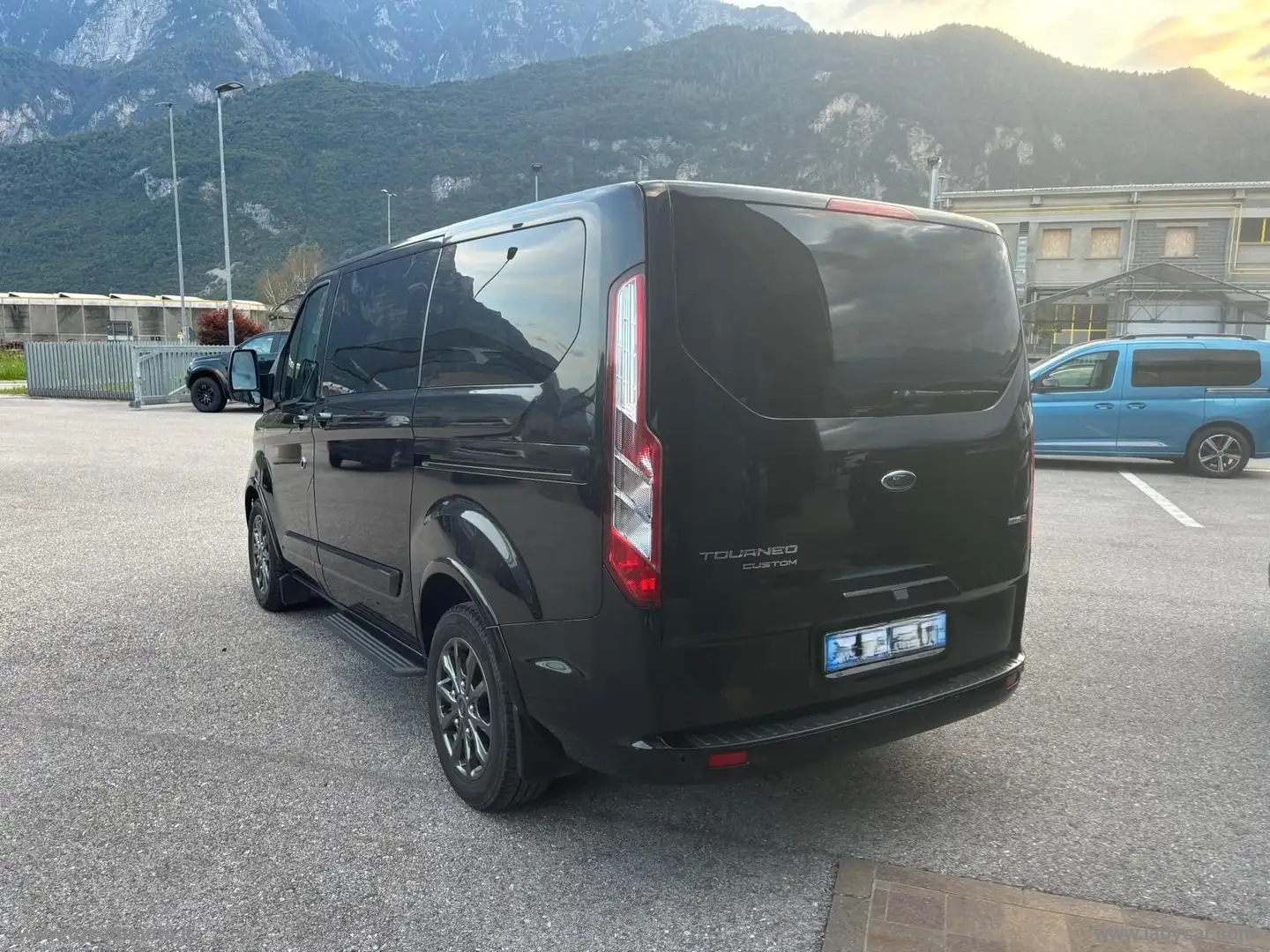 Tourneo Custom 320 2.0 EcoB 185CV MHEV 8 POSTI - immagine 5