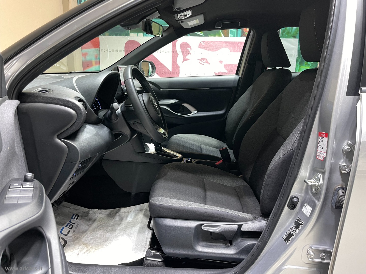 Yaris Cross 1.5 Hyb. 5p. E-CVT AWD Trend *4X4*NEOPATENTATI* - immagine 5