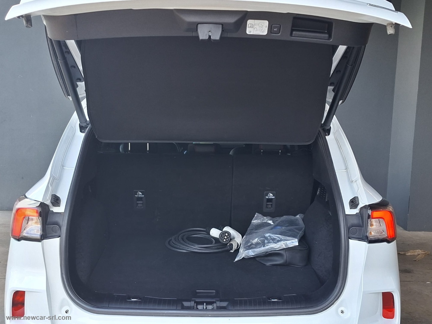 Kuga 2.5 Plug In Hyb. 225CV CVT 2WD ST-L - immagine 5