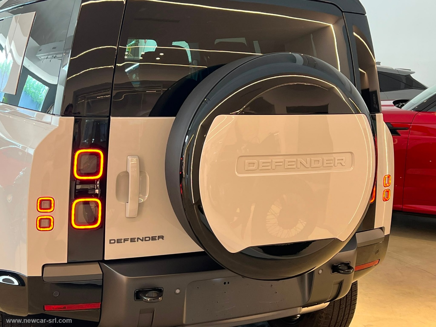 Defender 110 3.0D I6 250 AWD X-Dyn.SE N1 - immagine 5