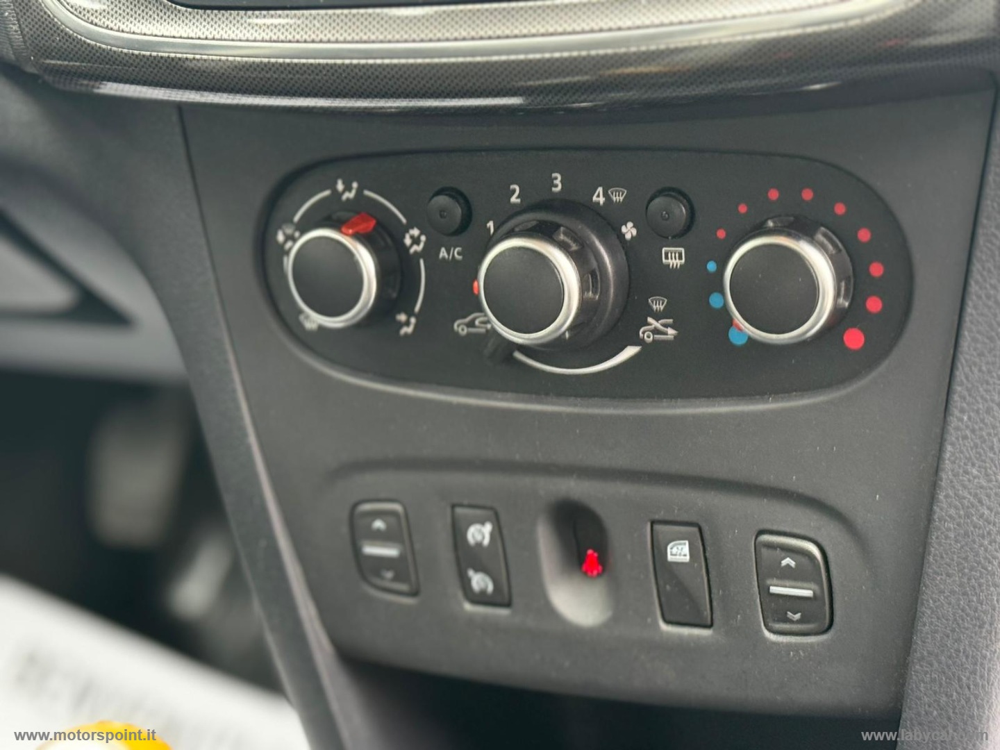 Sandero 0.9 TCe 12V 90 CV S&S Ambiance - immagine 5