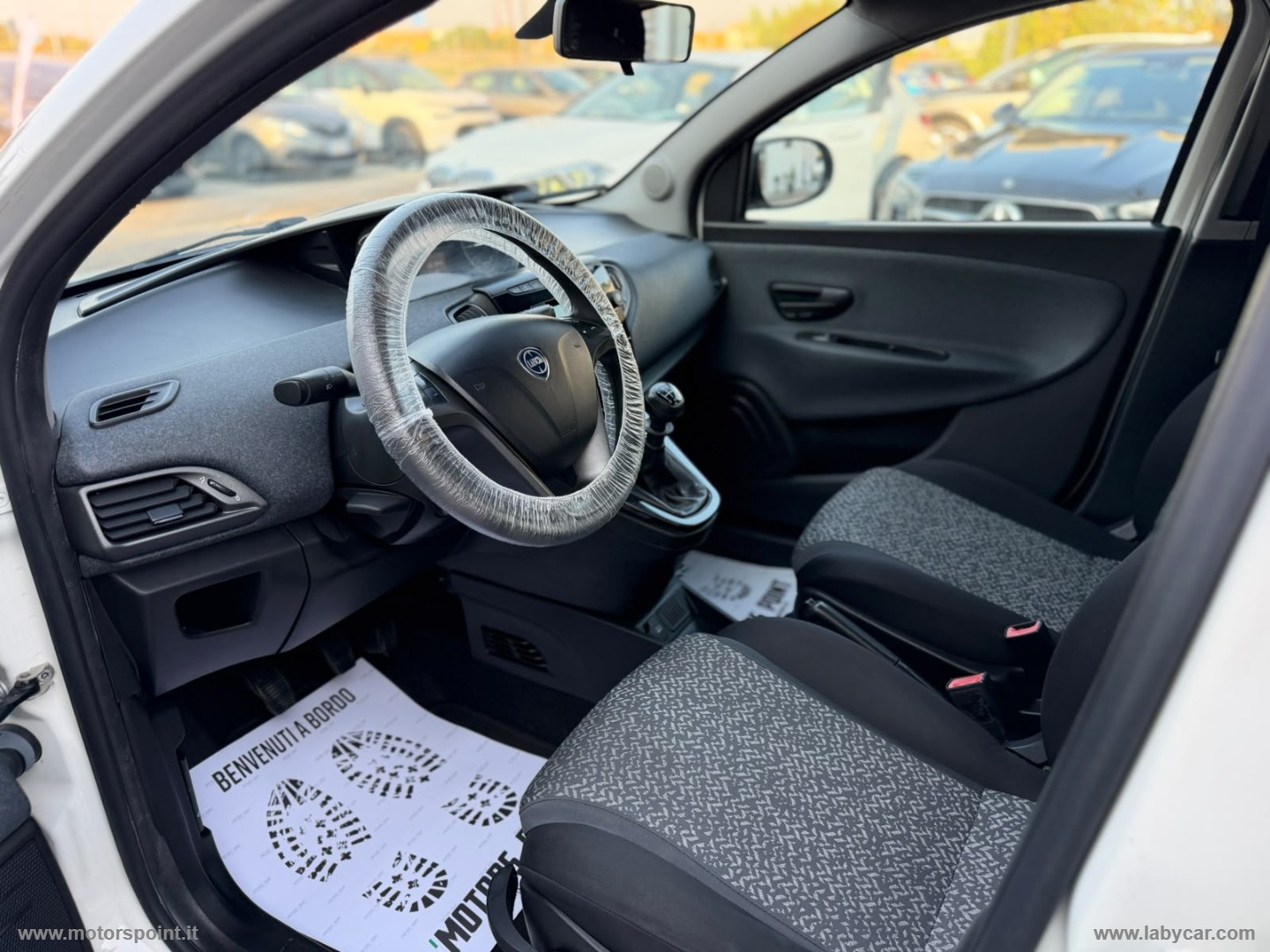 Ypsilon 1.2 69 CV 5p. GPL Ecochic Gold - immagine 5