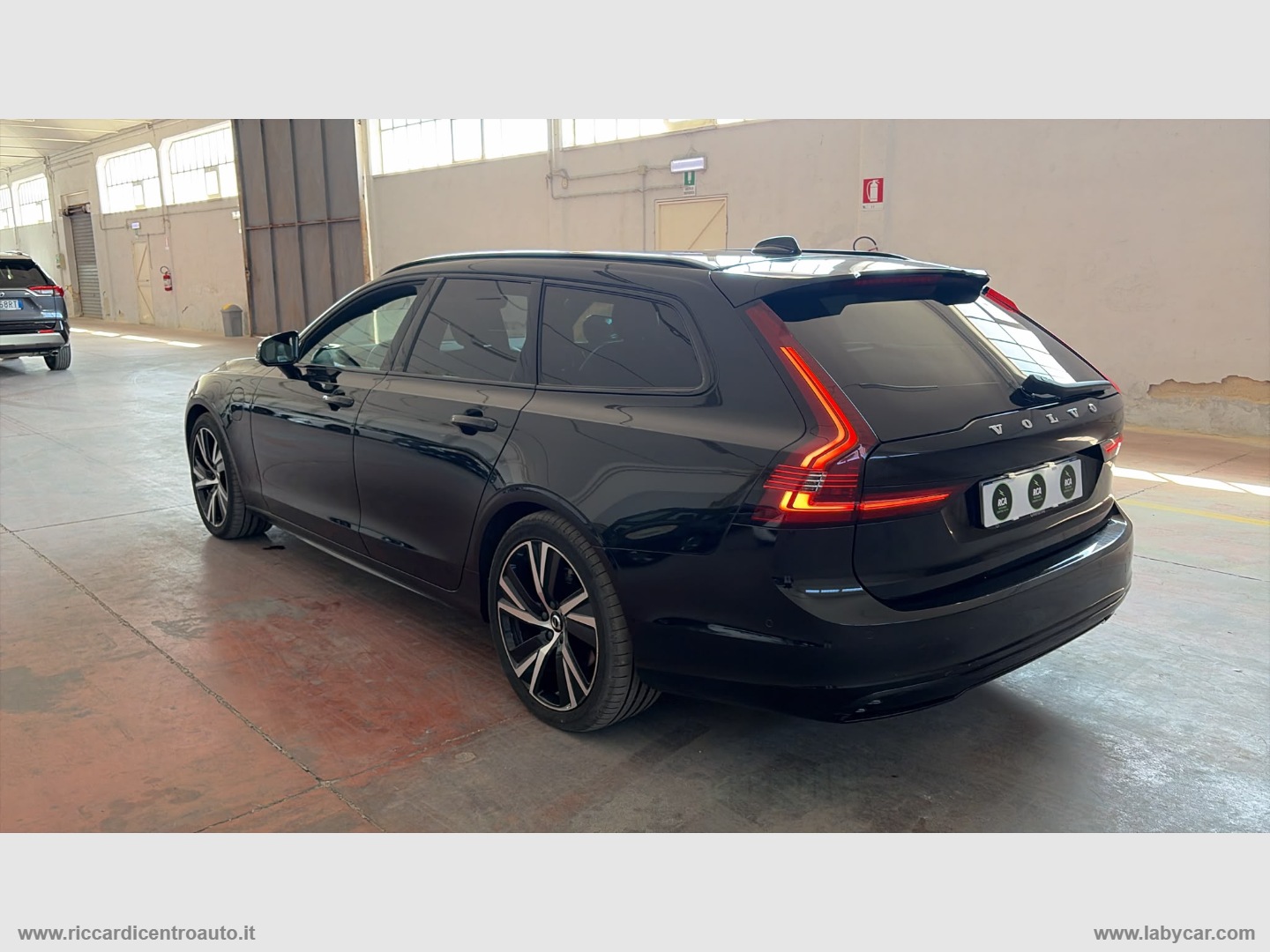 V90 T6 Rech. AWD Plug-in Hyb.R-design - immagine 5