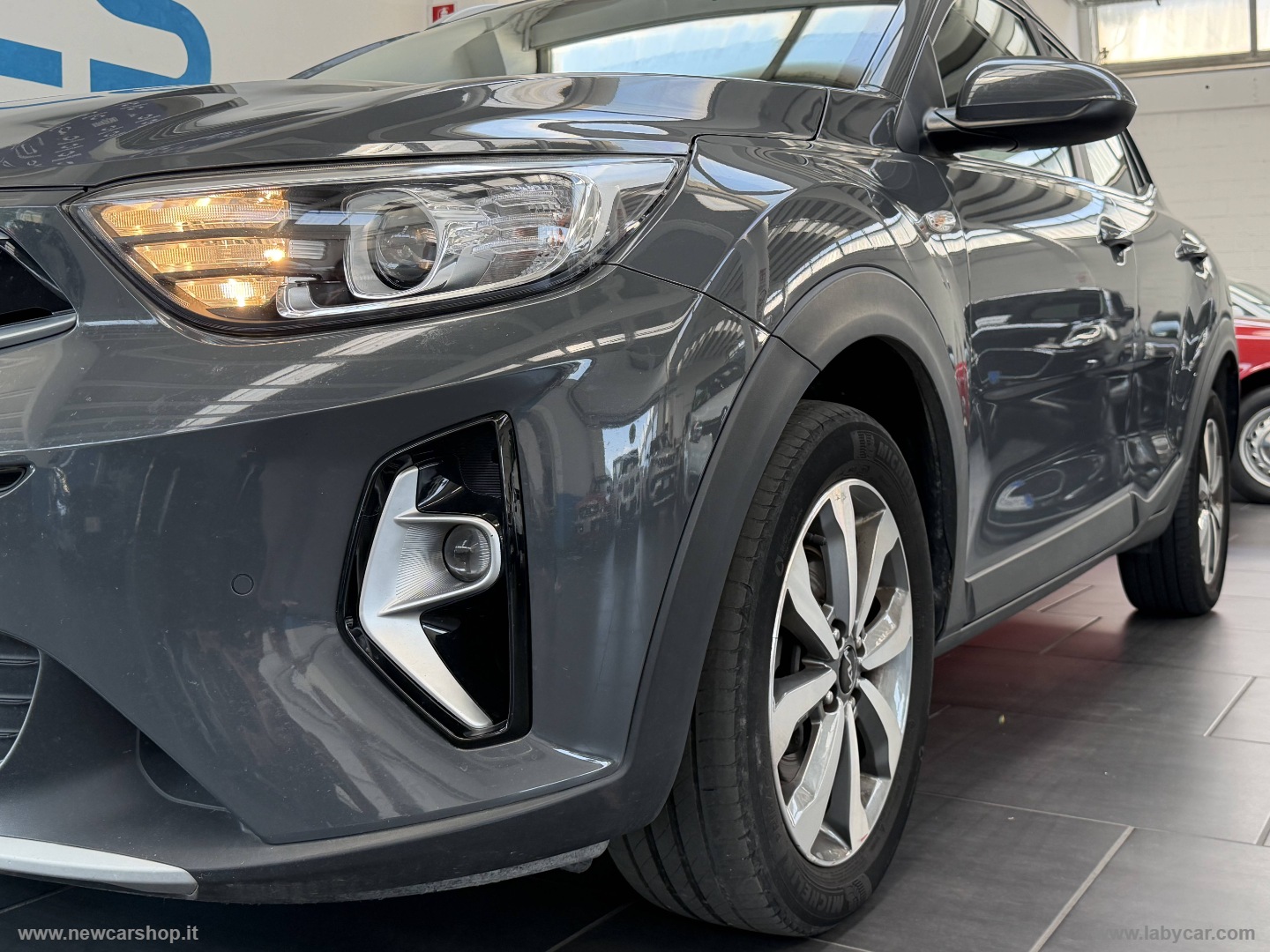 Stonic 1.0 T-GDi 100 CV MHEV iMT Style NEOPATENTATI - immagine 5