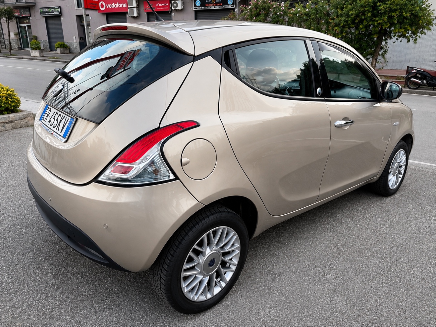 Ypsilon 0.9 T.Air 85CV 5p. Met.Ec. Gold LANCIA YPSILON METANO CASA MADRE 1 PROPRIETARIO - immagine 5