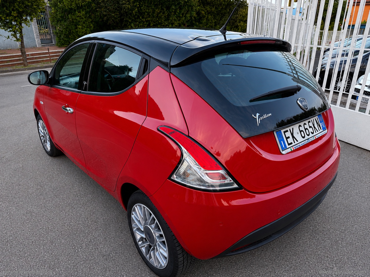 Ypsilon 1.2 69 CV 5p. S&S Black&Red - immagine 5