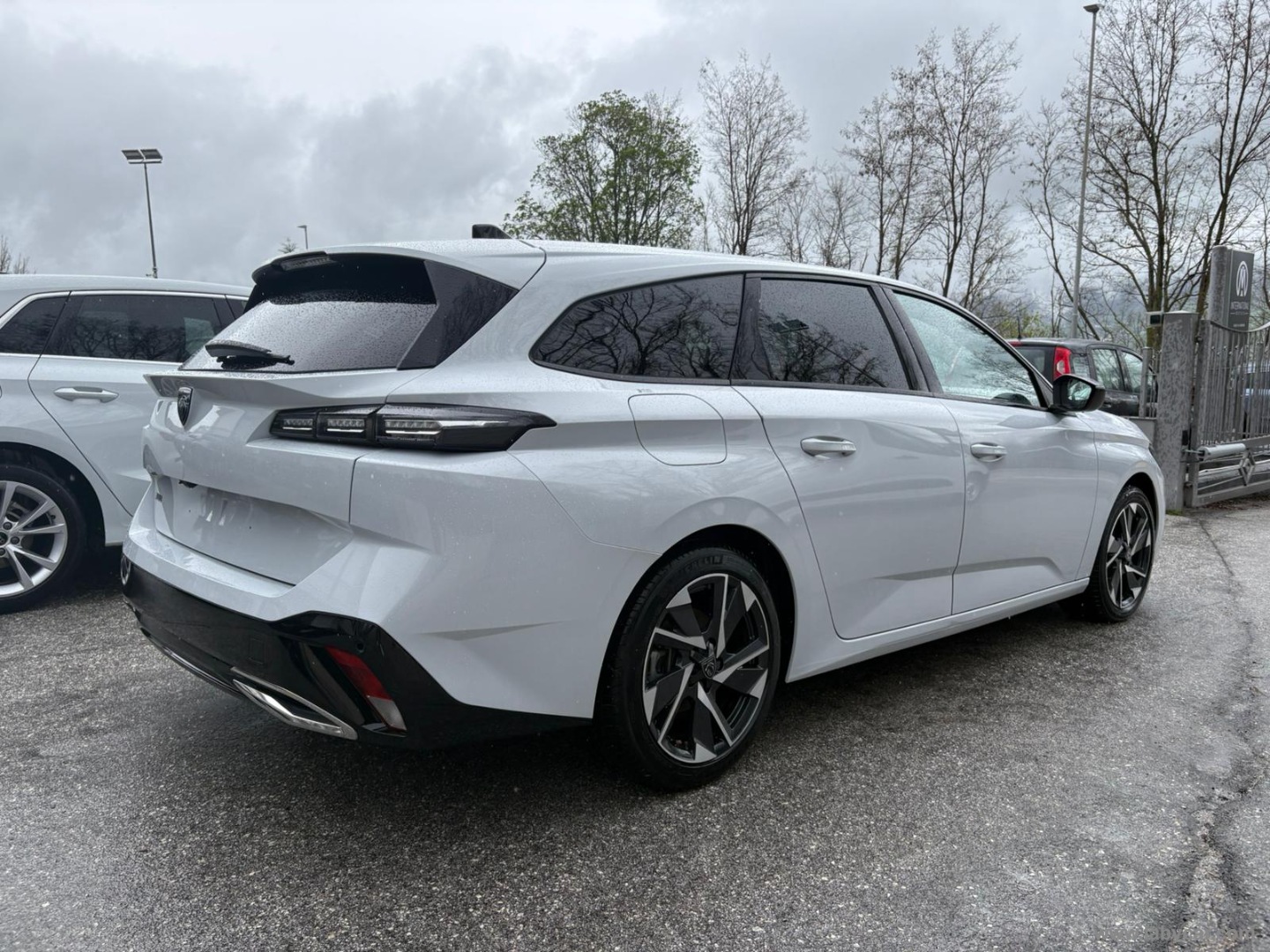 308 BlueHDi 130 S&S EAT8 SW Allure - immagine 5