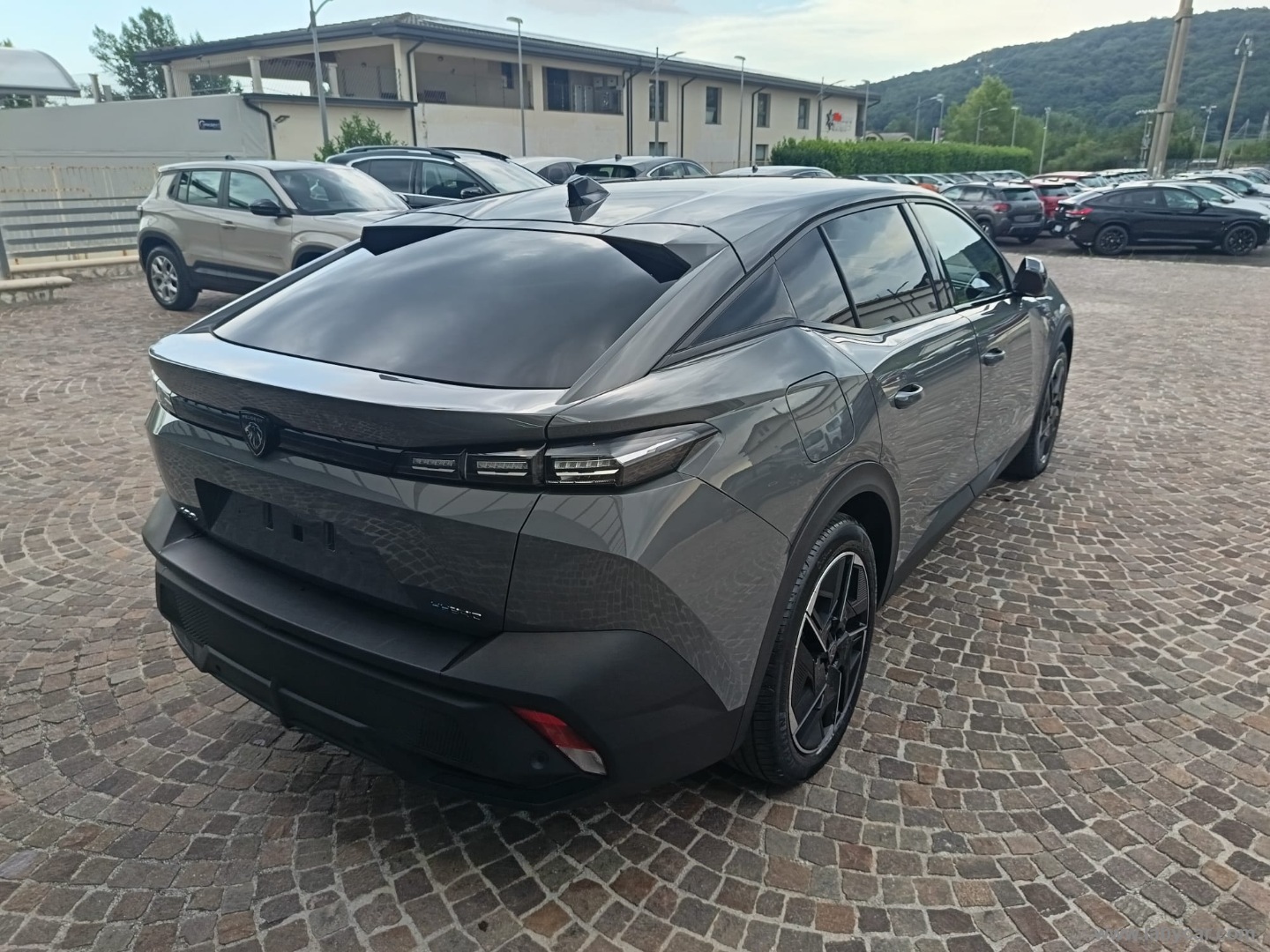 Peugeot 408 Plug-in Hybrid 225 e-EAT8 Allure - Immagine 5