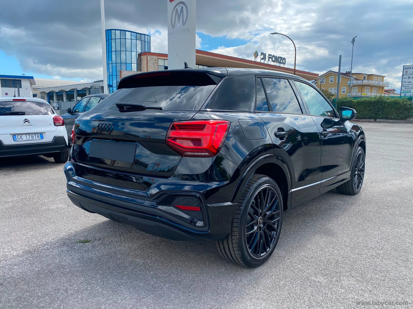 Audi Q2 35 TDI S tronic Identity Black - Immagine 5