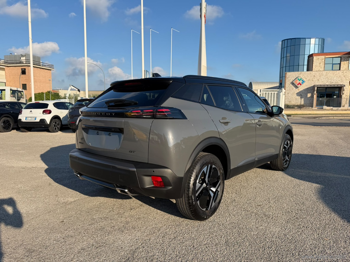 Peugeot 2008 PureTech 130 S&S EAT8 GT - Immagine 5