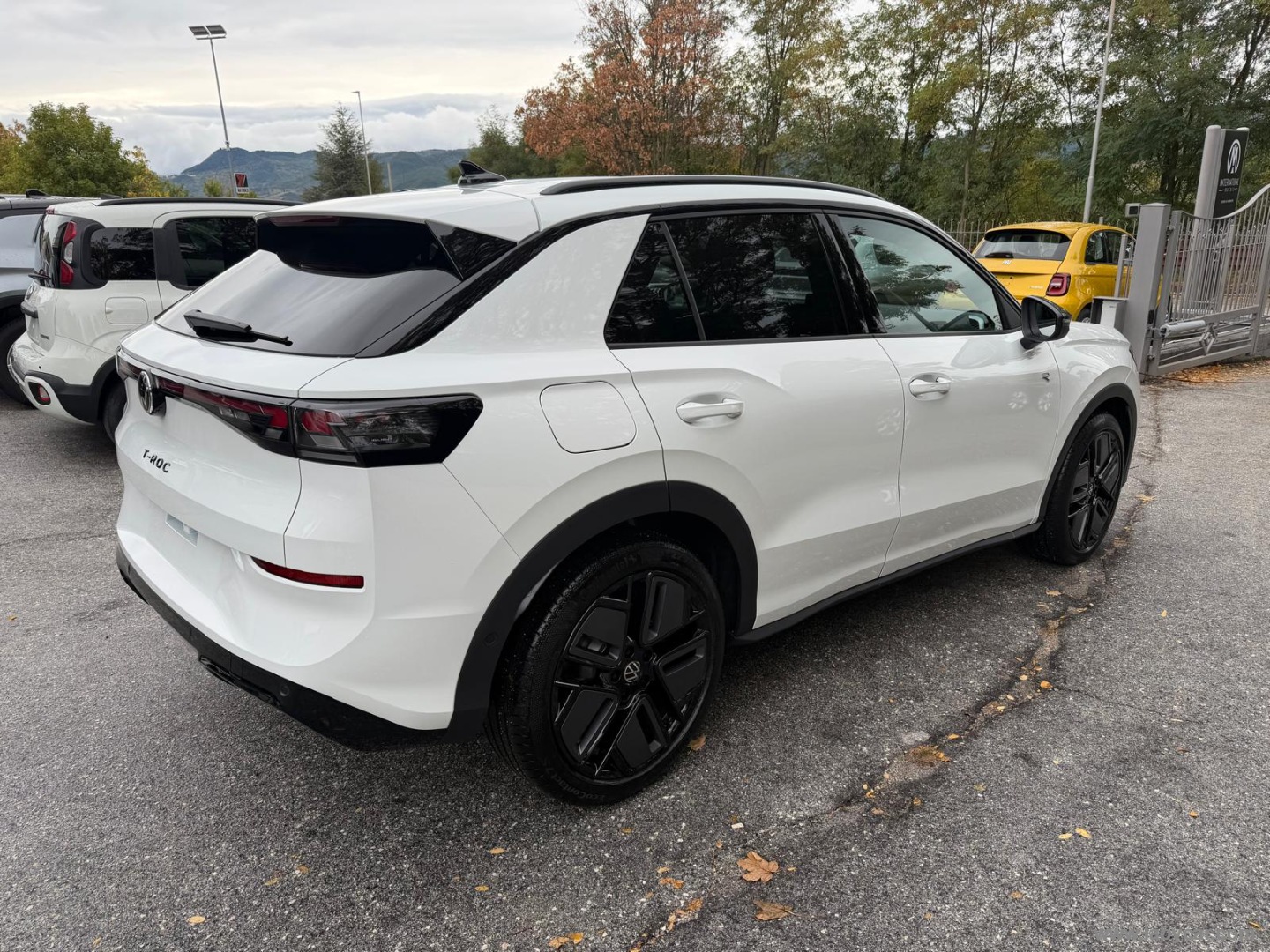 Volkswagen T-Roc 1.5 eTSI ACT 150 CV DSG R-Line - Immagine 5