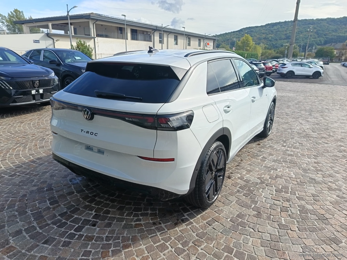 Volkswagen T-Roc 1.5 eTSI ACT 150 CV DSG R-Line - Immagine 5