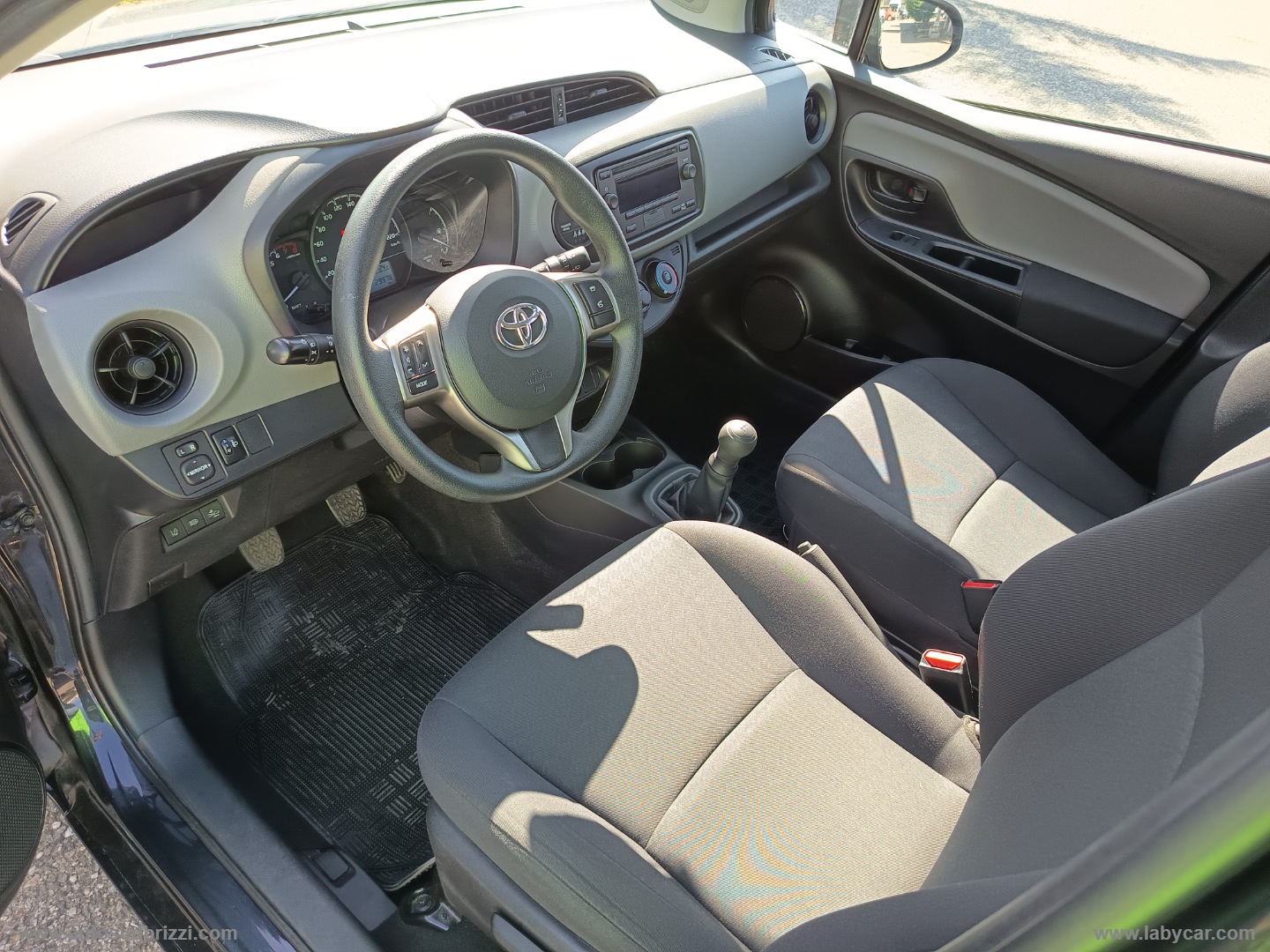 Yaris 1.0 72 CV 5p. Cool SOLO 29.000 KM - immagine 5