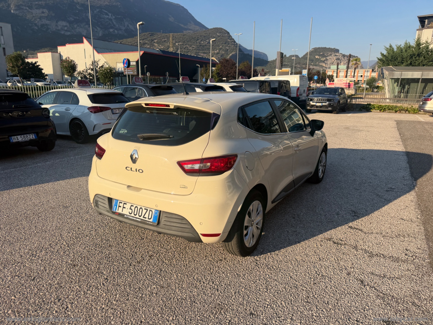 Clio 1.2 75 CV 5p. Life - immagine 5