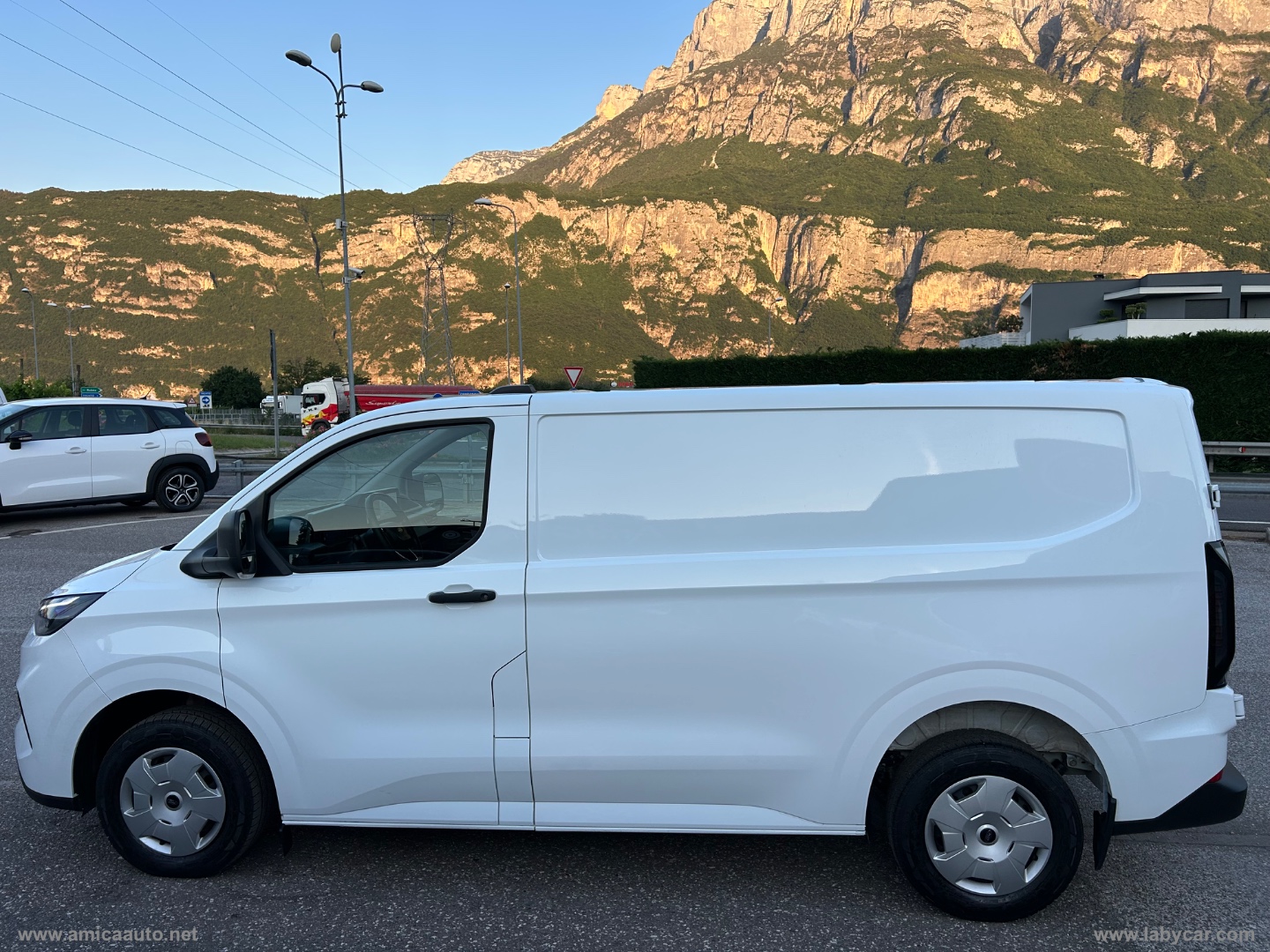 Transit Custom 320 2.0 EcoBlue 136cv AT8 AWD PC F.Trend 4X4 POCHI KM - immagine 5