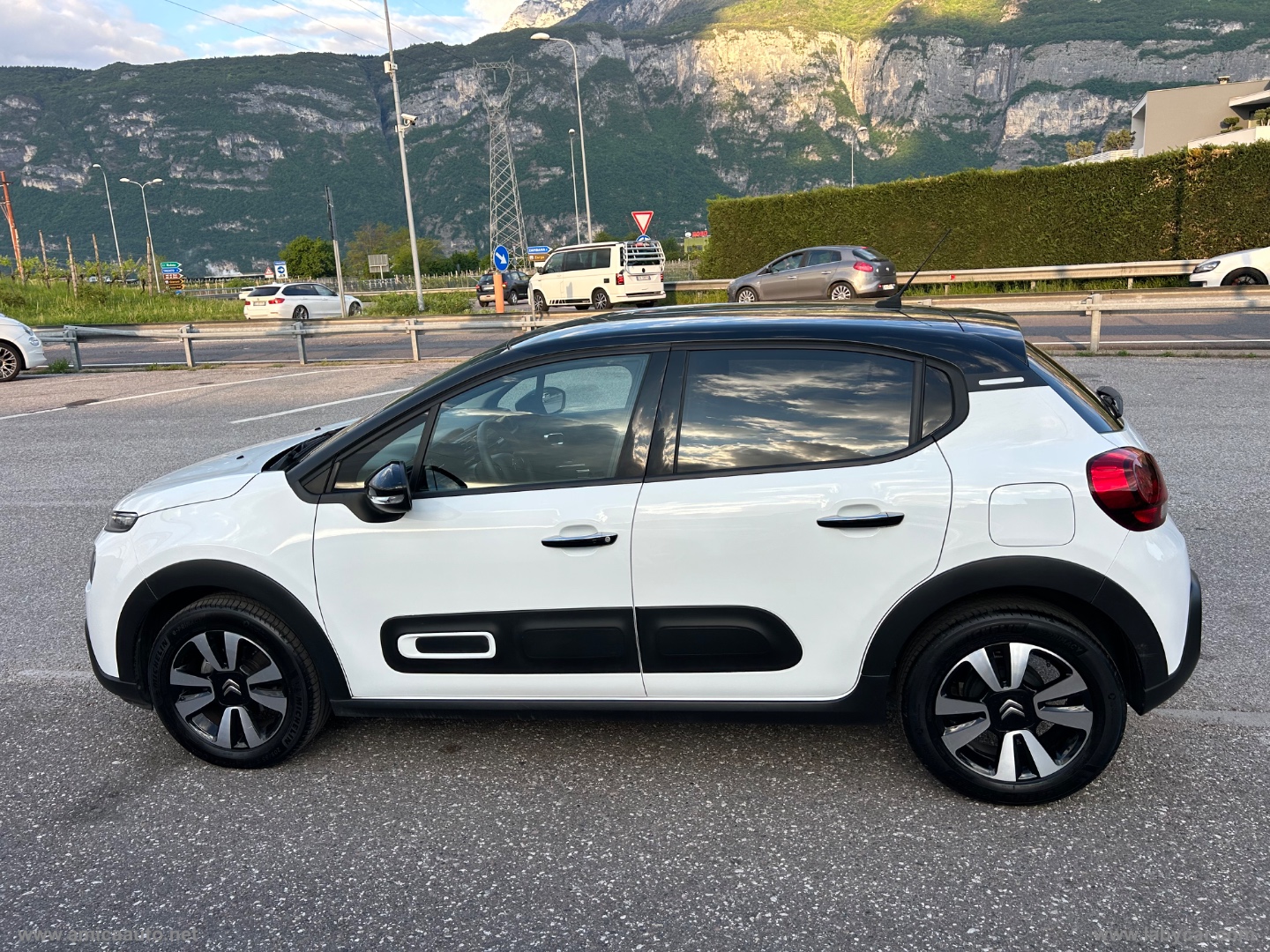 C3 PureTech 83 S&S Shine VERNICE BICOLORE - BIANCO/TETTO NERO - immagine 5