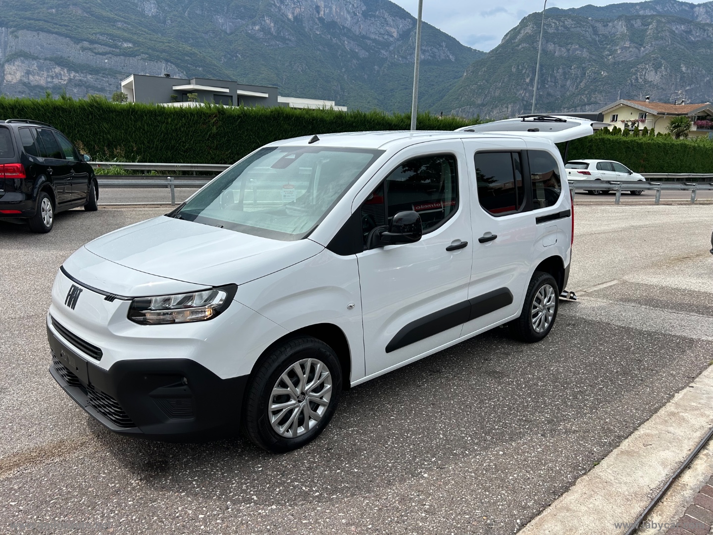 Doblò 1.5 BlueHdi 100CV Combi - All. Olmedo PIANALE RIBASSATO CON RAMPA ACCESSO CARROZZINA - immagine 5
