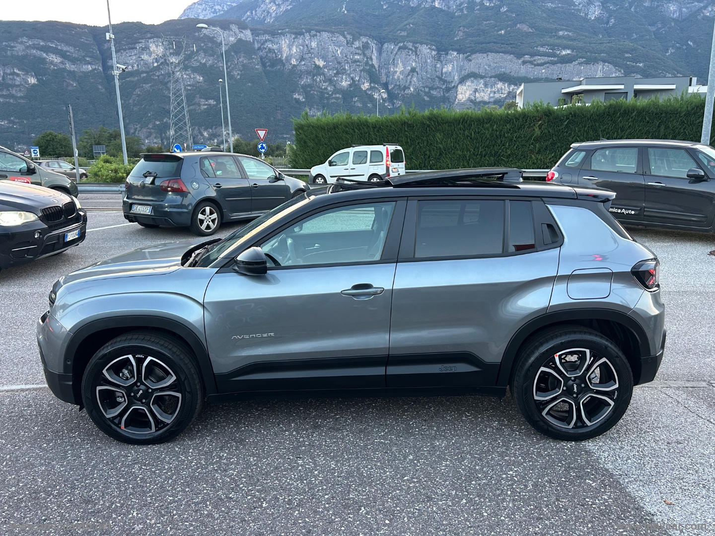 Avenger 1.2 Turbo 110CV e-Hybr. Summit VERNICE BICOLORE GRIGIO GRANITE/TETTO NERO - immagine 5