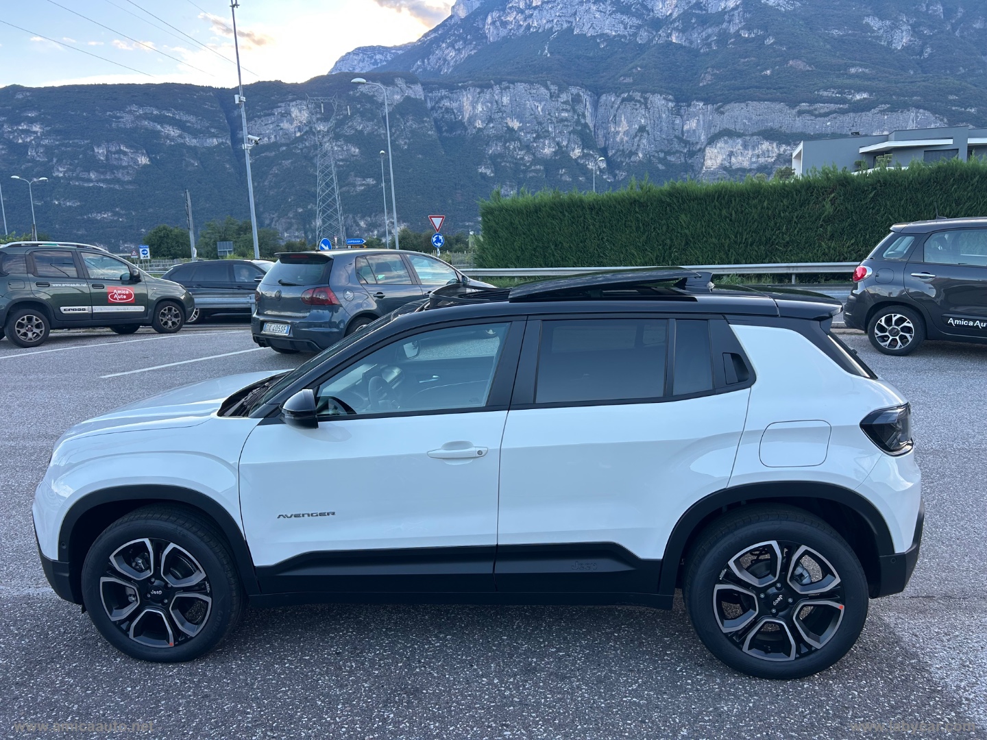 Avenger 1.2 Turbo 110CV e-Hybr. Summit VERNICE BICOLORE BIANCO/TETTO NERO - immagine 5