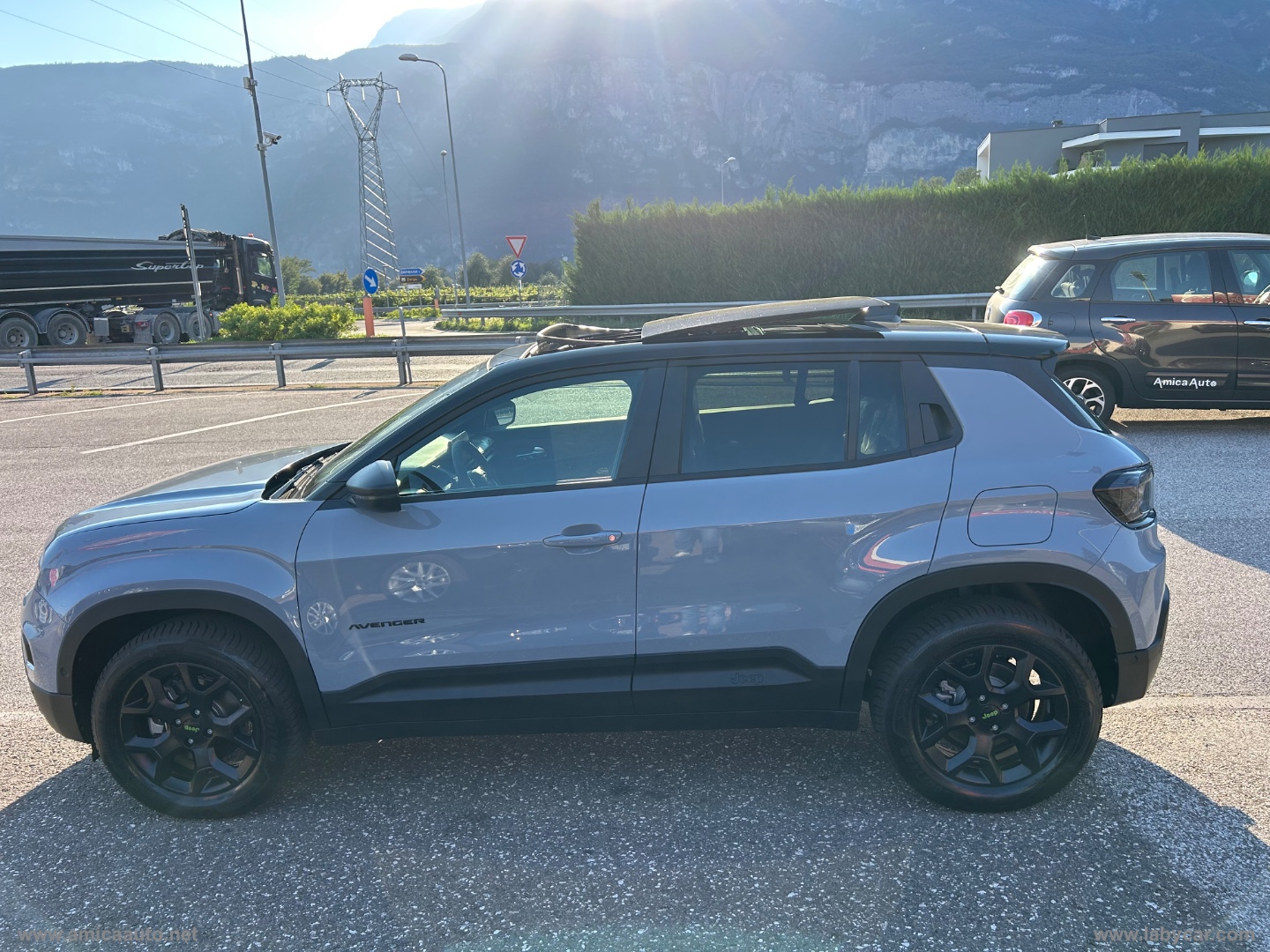 Avenger 1.2 Turbo 145cv e-Hyb.4xe Overand VERNICE BICOLORE GRIGIO STORM/TETTO NERO - immagine 5