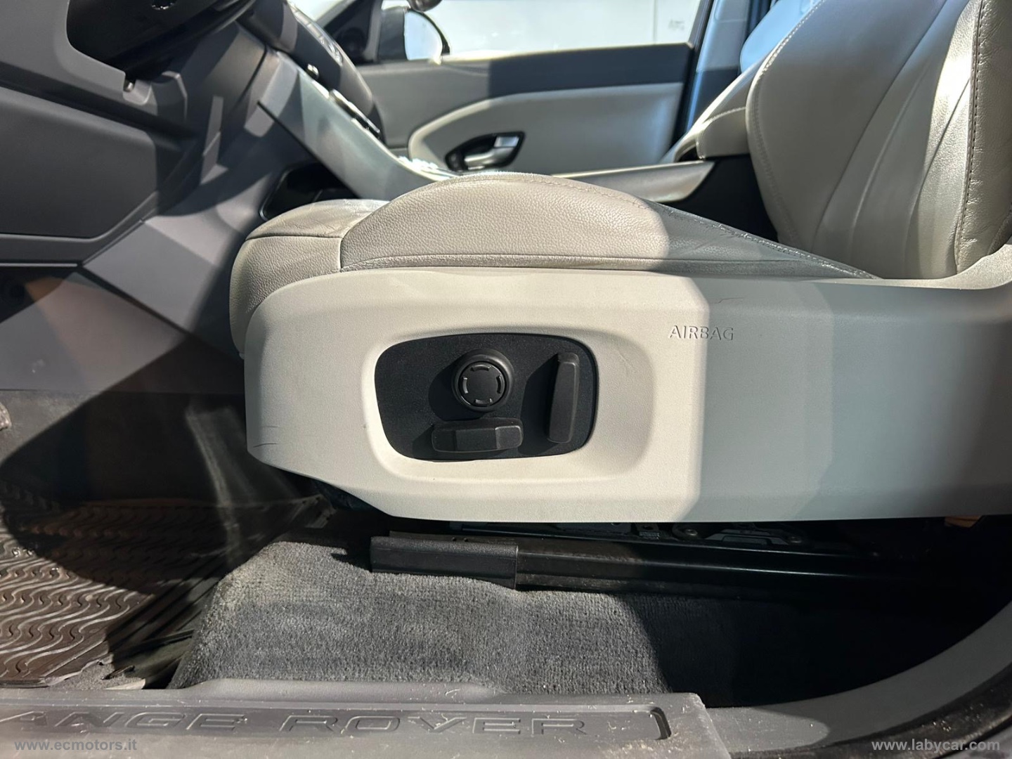 RR Evoque 2.0 TD4 150 CV Conv. HSE Dyn. - immagine 5